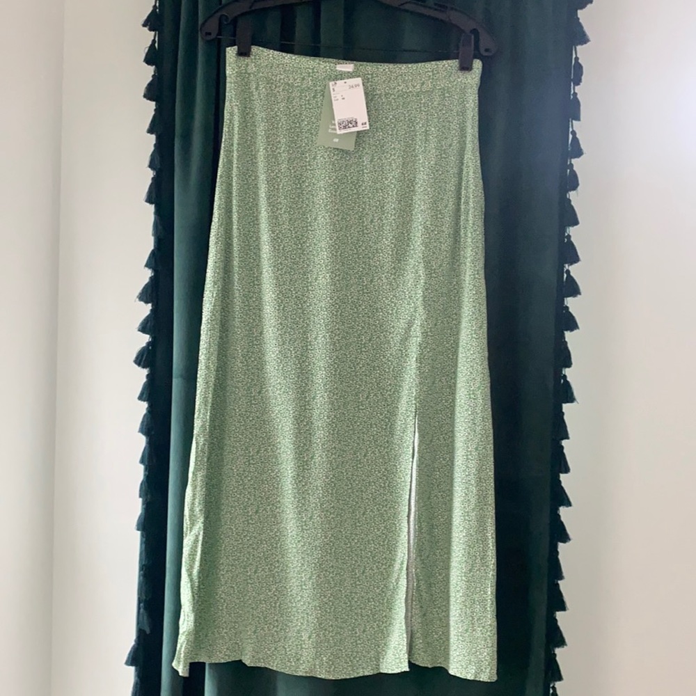 NWT- H&M midi skirt